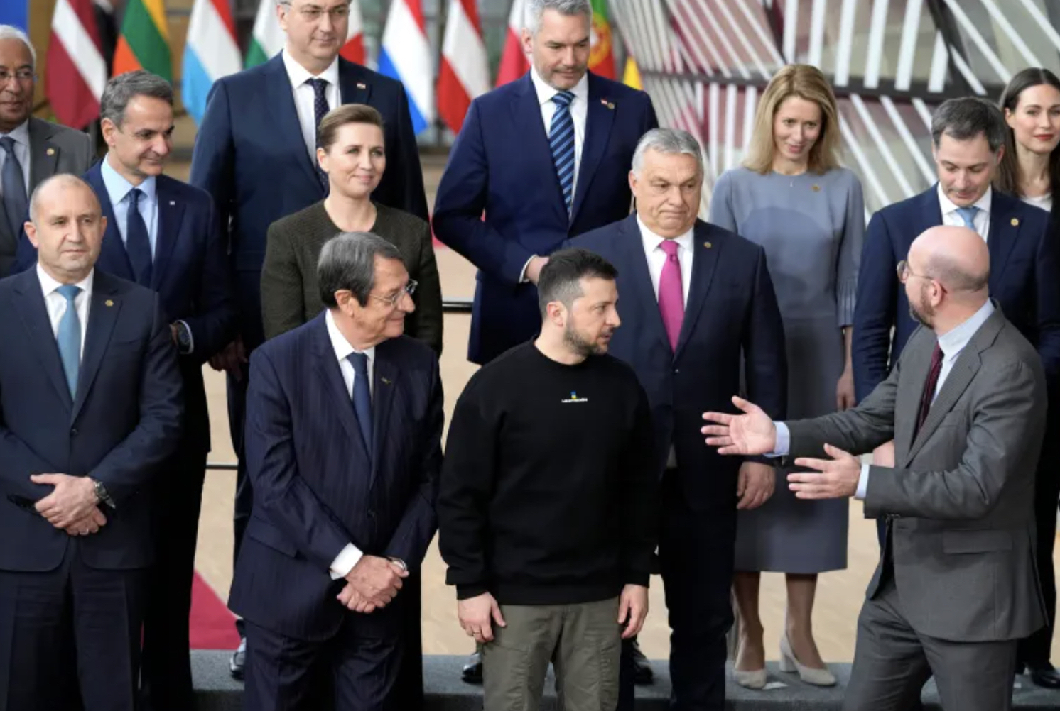 这也行？转会期摩纳哥外线爆发勒沃库森国际比赛日内部沟通，转会期丹佛掘金备战欧冠(勒沃库森夏季转会最新消息)