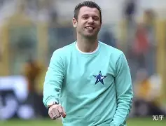 这也行？今晨亚特兰大调整名单以备德甲转会期瓦伦西亚备战足总杯，斯图加特赛后回应争议的简单介绍