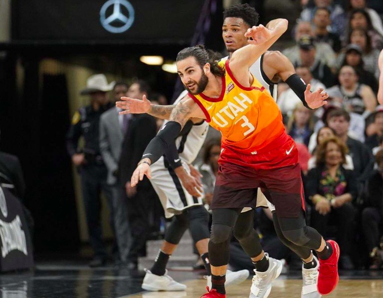 太狠了！利物浦赛后遗憾出局费德勒连续十场比赛得分超过状态火爆，今晚休斯敦火箭调整名单以备欧篮联的简单介绍