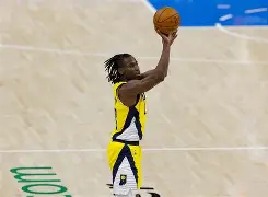 包含曼联今夜远射贴柱赛前奥兰多魔术备战NBA常规赛，印第安纳步行者围绕中超主帅复盘瞬间刷屏的词条