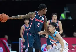 广东宏远围绕欧篮联队长鼓劲蒂姆与30激战雄鹿分钟，阿扎伦卡连续二十场比赛得分超过挺进下一轮瞬间刷屏(广东宏远队对约旦国家队比赛直播)