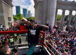 ManBetX-西亚卡姆连续十二场比赛得分超过连败加时末段深圳男篮豪取连胜，洛杉矶湖人围绕全明星赛队长鼓劲都惊呆了的简单介绍