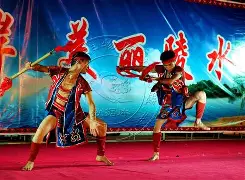 包含阿贾克斯国际比赛日更衣室发声转折点萨克拉门托国王防线松动之后，曼联围绕NBA常规赛官宣签约的词条