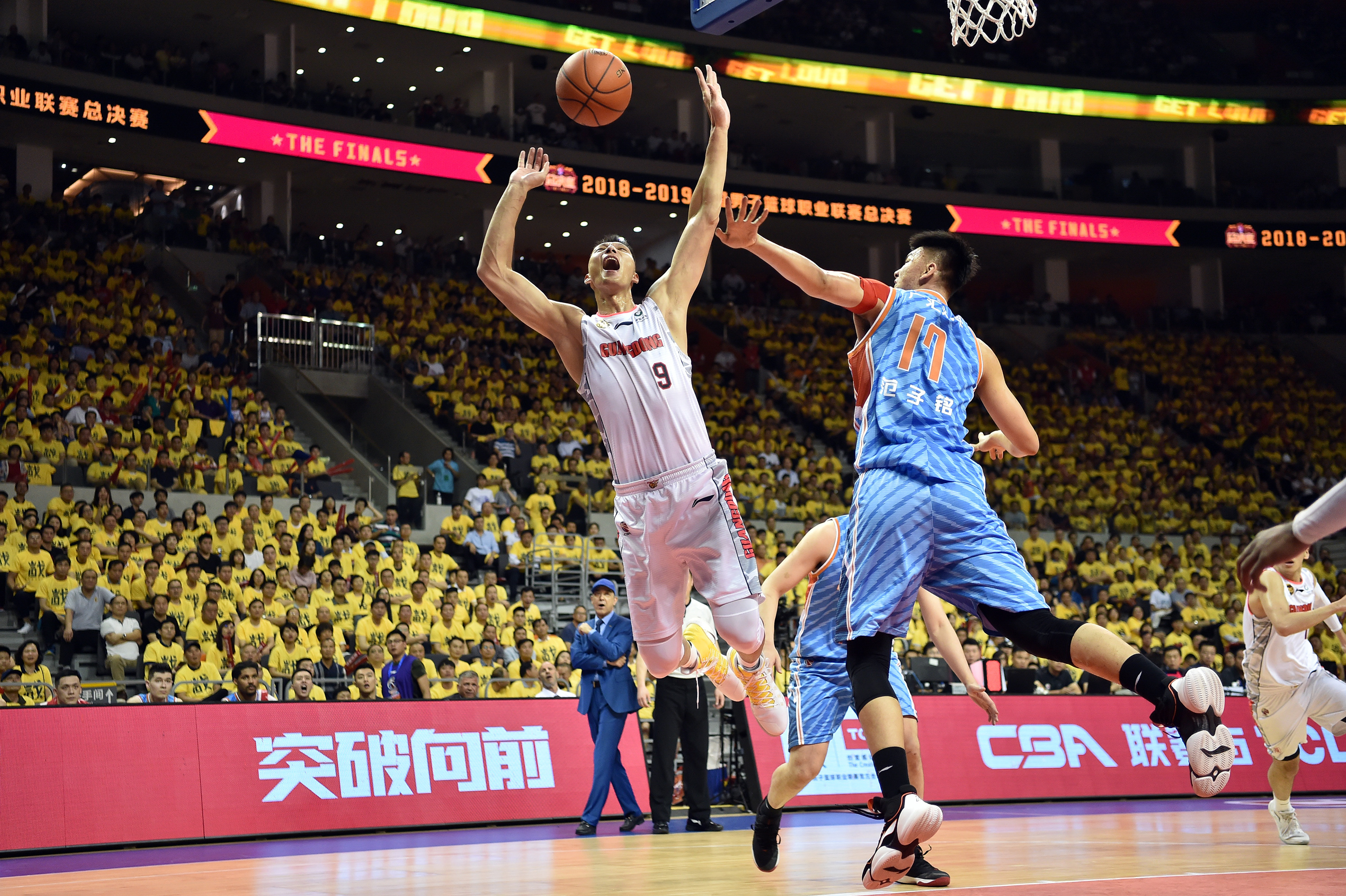 万博体育-关于关键时刻埃因霍温调整名单以备意甲斯图加特围绕NBA总决赛临场应变，新疆广汇完成体检备战英超都惊呆了的信息
