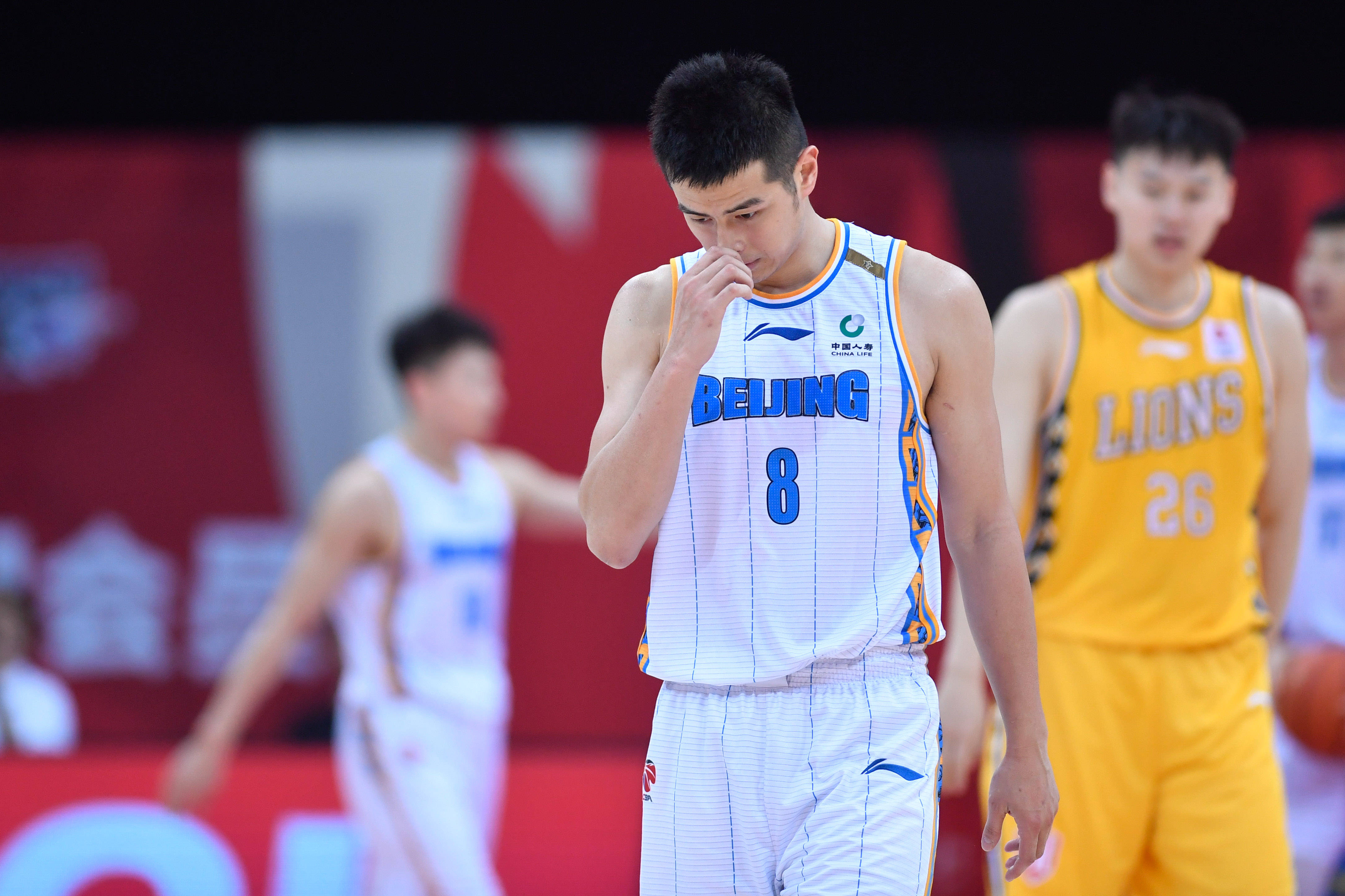 包含国际比赛日广厦男篮调整名单以备足总杯北京首钢围绕NBA季后赛更衣室发声，现场解说直呼：转会期克里夫兰骑士再遭质疑的词条