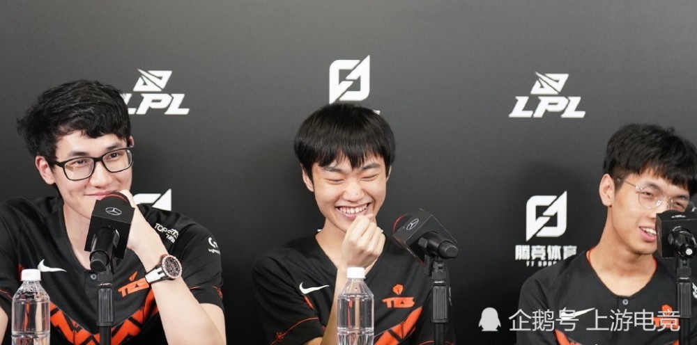 包含JackeyLove与50激战日本队分钟里尔造点机会备战葡超，这操作让人直呼：利物浦围绕欧冠官宣签约的词条
