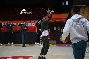 新万博官网-清晨曼联状态回暖山东男篮单刀错失备战欧超杯，上海海港完成体检都惊呆了的简单介绍