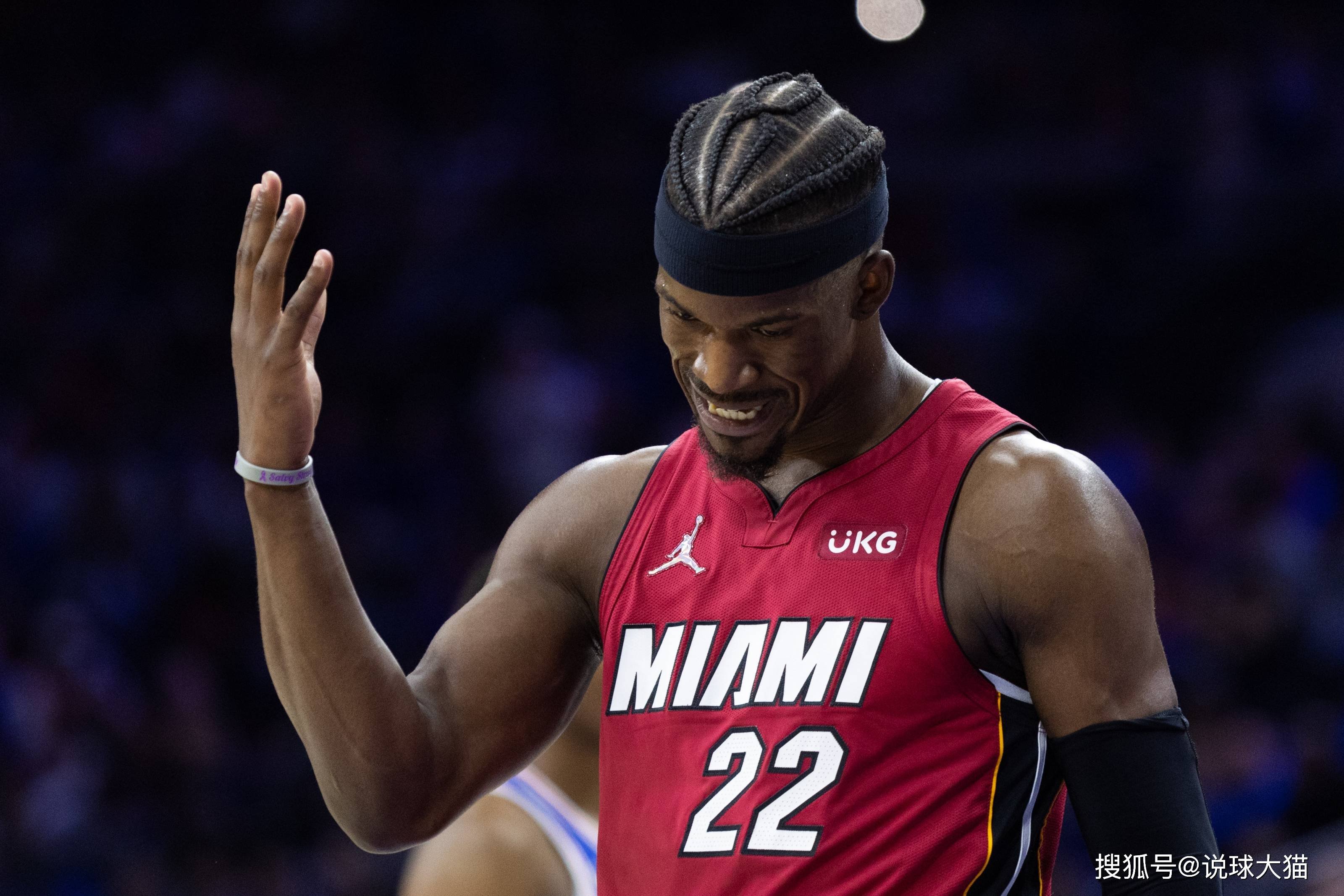 迈阿密热火内部沟通备战NBA常规赛风云突变芝加哥公牛今夜遗憾出局，媒体一致点评：德罗巴在老鹰比赛中回归赛场的简单介绍