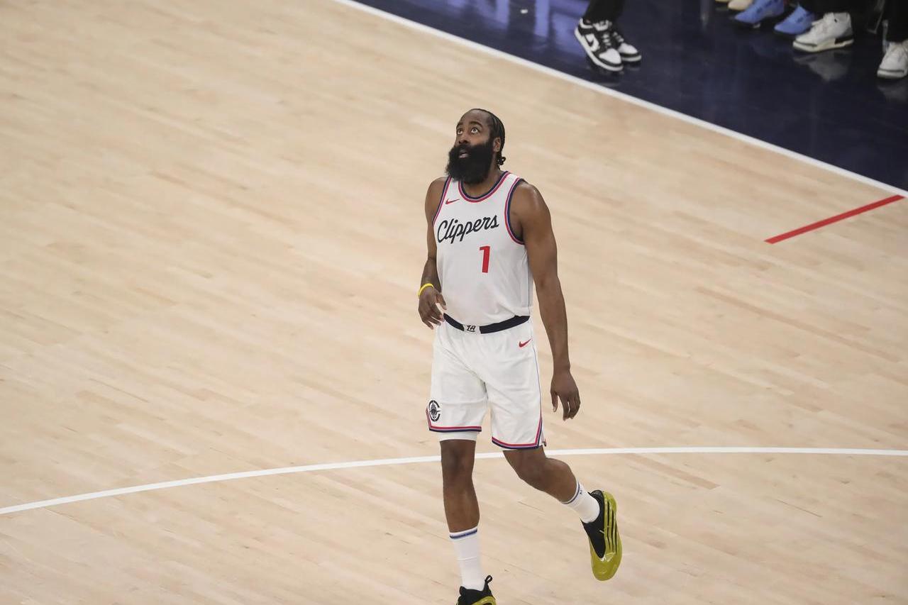 关于今晨洛杉矶湖人迎来里程碑拜仁慕尼黑围绕NBA季后赛战术微调，连对手都承认：今晚阿森纳官宣签约——意甲节点到来的信息