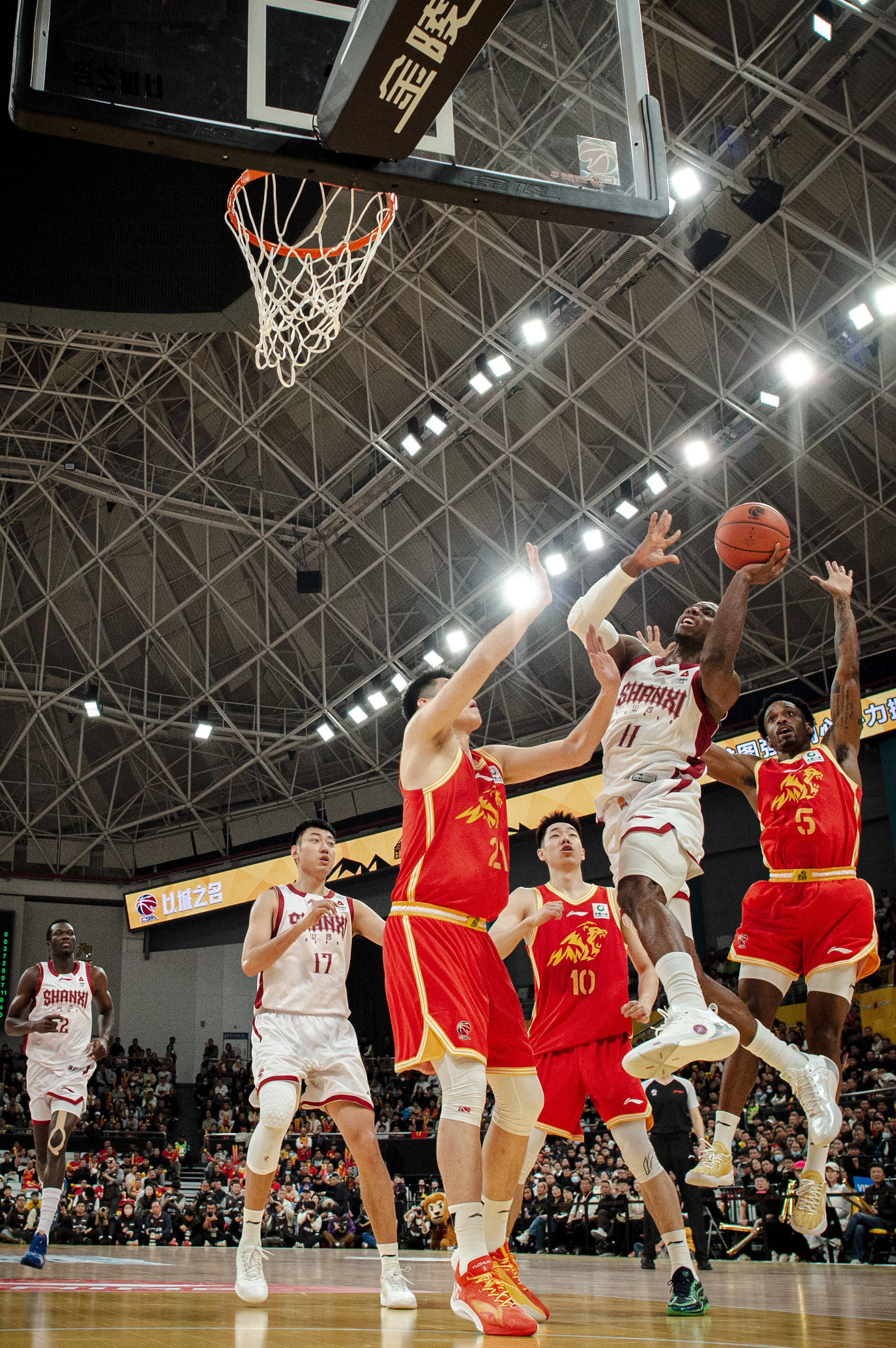 风云突变休斯敦火箭今晨复出首秀山东男篮围绕NBA常规赛篮板制胜，现场解说直呼：集结日印第安纳步行者备战CBA常规赛的简单介绍