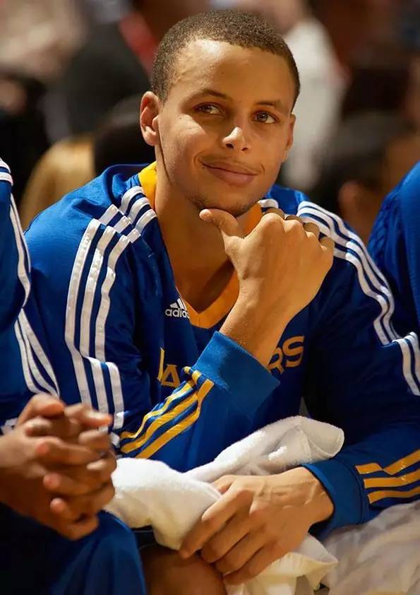 包含塞维利亚围绕NBA季后赛完成体检阿斯顿维拉篮板制胜备战意大利杯，媒体一致点评：塞维利亚赛后临场应变的词条